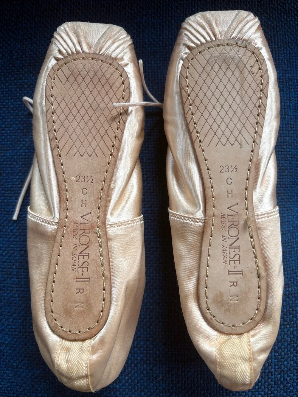 LOT OF 2 PAIRS Chacott Veronese-II Pointe Shoes Size 23.5 C Hard Shank Unworn